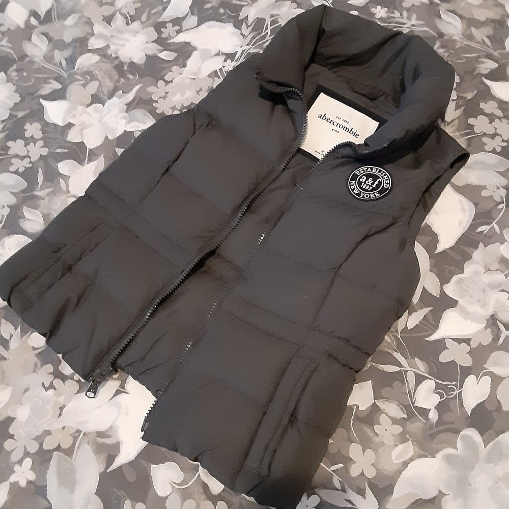 Abercrombie kids grey puffer vest size M